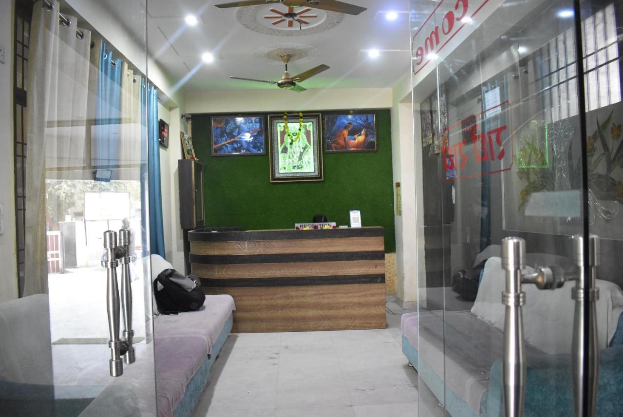 Hotel Shri Hari Palace By Wb Inn Vrindāvan 외부 사진